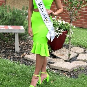 bebe Neon Yellow/ Green Hi Low Mermaid Skirt